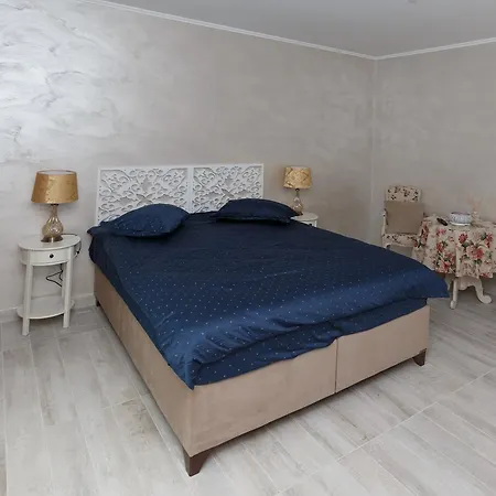 Lux Park Lake Apartment